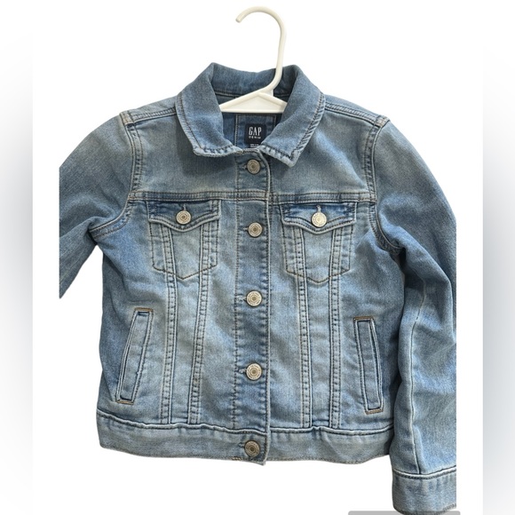 Gap kids Light blue soft denim jacket with snap closures. 
Size: US S (Girl) - Picture 3 of 6